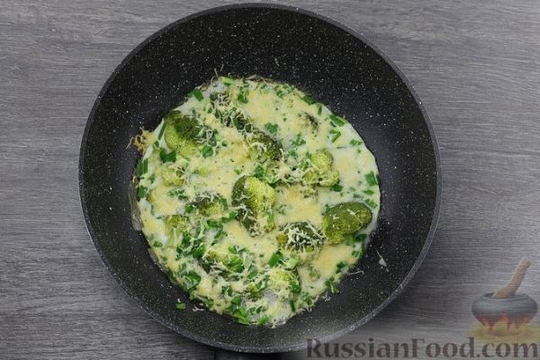 Белковый омлет с брокколи и сыром