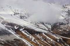 Десять человек погибли в горах на севере Индии из-за схода лавины