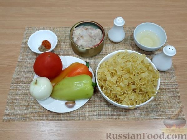 Лапша с тушёнкой и овощами (на сковороде)