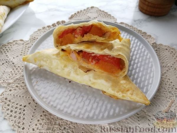Пирожки из лаваша с тыквой, бужениной и сыром (в духовке)