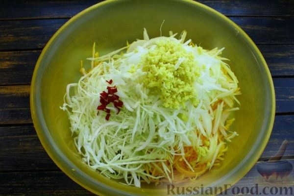 Салат с тыквой, капустой и кабачком, по-корейски
