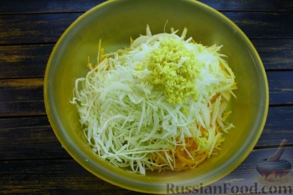 Салат с тыквой, капустой и кабачком, по-корейски