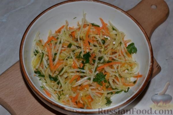 Салат из зеленой редьки, с морковью и редькой дайкон